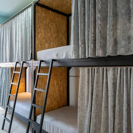 Golden Sleep Hostel *
