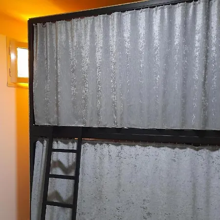 Golden Sleep Hostel *